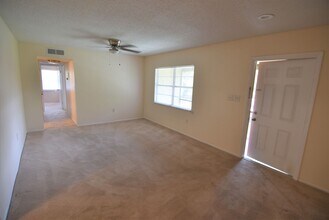 700 E Airport Blvd in Sanford, FL - Building Photo - Building Photo