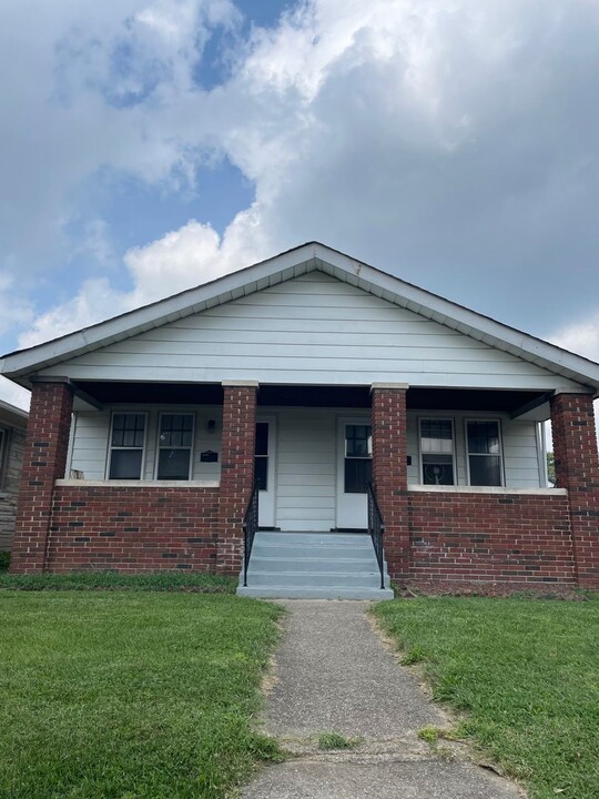 5250 E St Joseph St in Indianapolis, IN - Foto de edificio