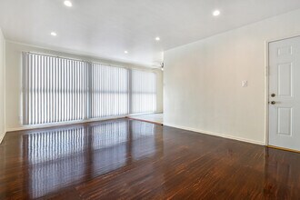 sat8526 in Los Angeles, CA - Foto de edificio - Interior Photo