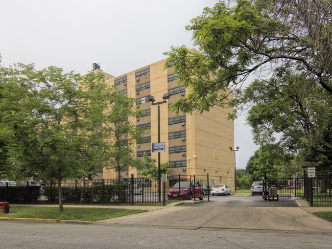 Ada S. Mckinley Apartments in Chicago, IL - Foto de edificio - Building Photo