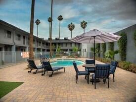 1333 E Thomas Rd in Phoenix, AZ - Building Photo