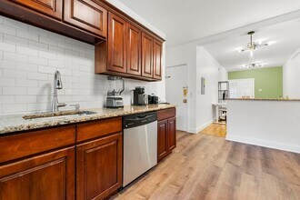 208 7th St in Jersey City, NJ - Building Photo - Building Photo
