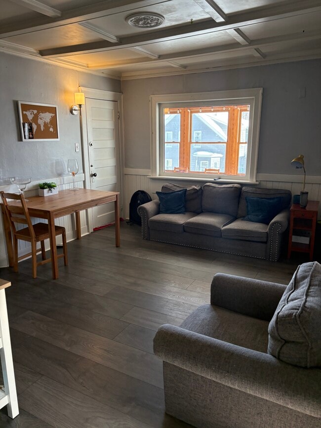 52 Lawrence St, Unit Room for Rent