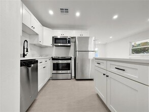 941 Kathy St in Daytona Beach, FL - Building Photo - Building Photo