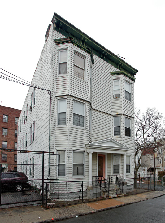 65 Caroline Pl in Yonkers, NY - Building Photo