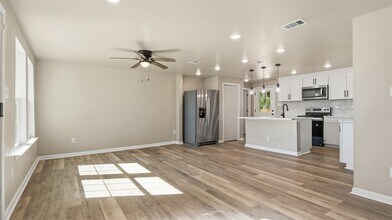 2614 28th Ave N in Texas City, TX - Building Photo - Building Photo