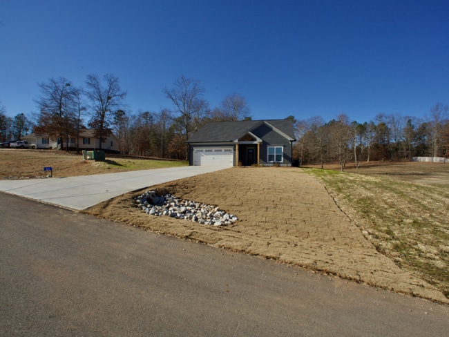 511 North Point Cir in Hartwell, GA - Building Photo - Building Photo