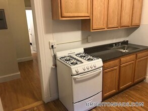 1810 Commonwealth Ave in Boston, MA - Building Photo - Building Photo
