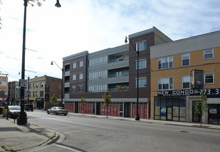 3021 W Armitage Ave in Chicago, IL - Building Photo - Building Photo