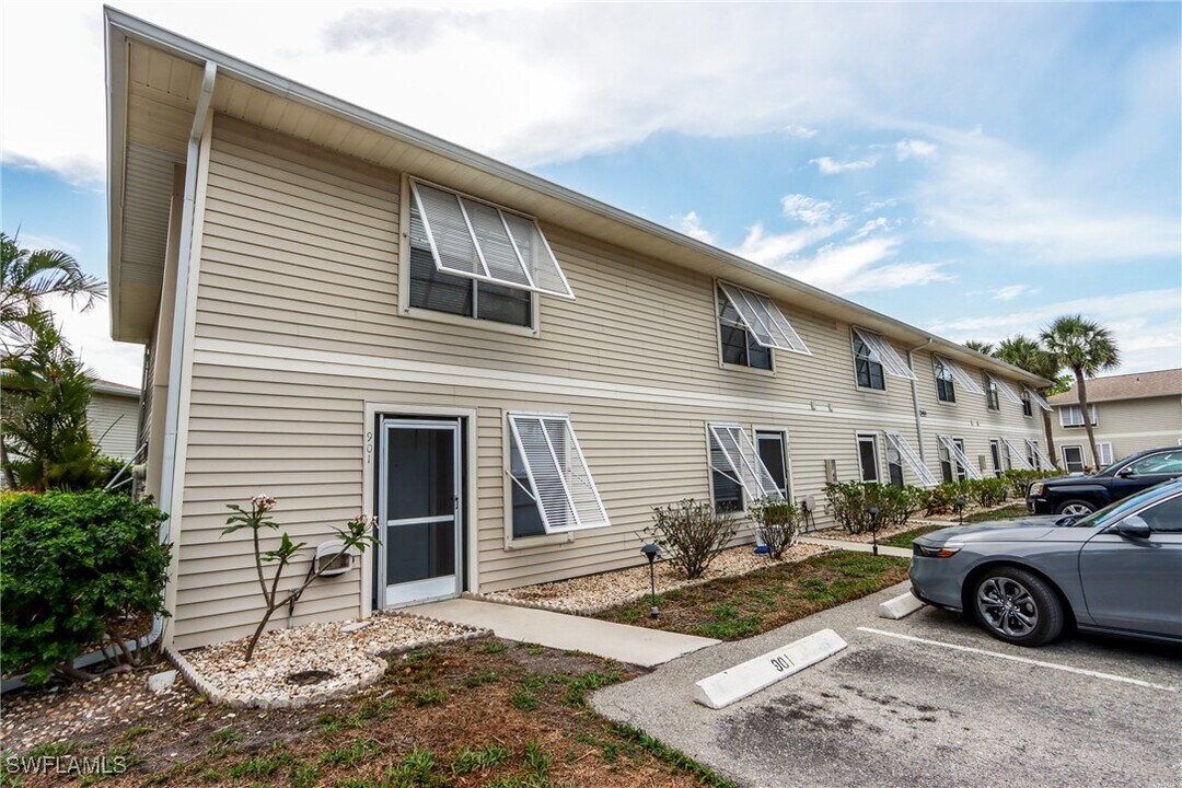 25484 Cockleshell Dr in Bonita Springs, FL - Building Photo