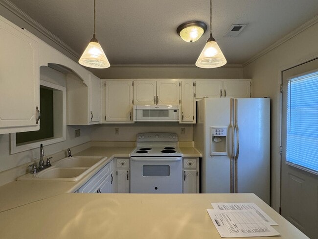 207 Pinoak Ct in Crestview, FL - Building Photo - Building Photo