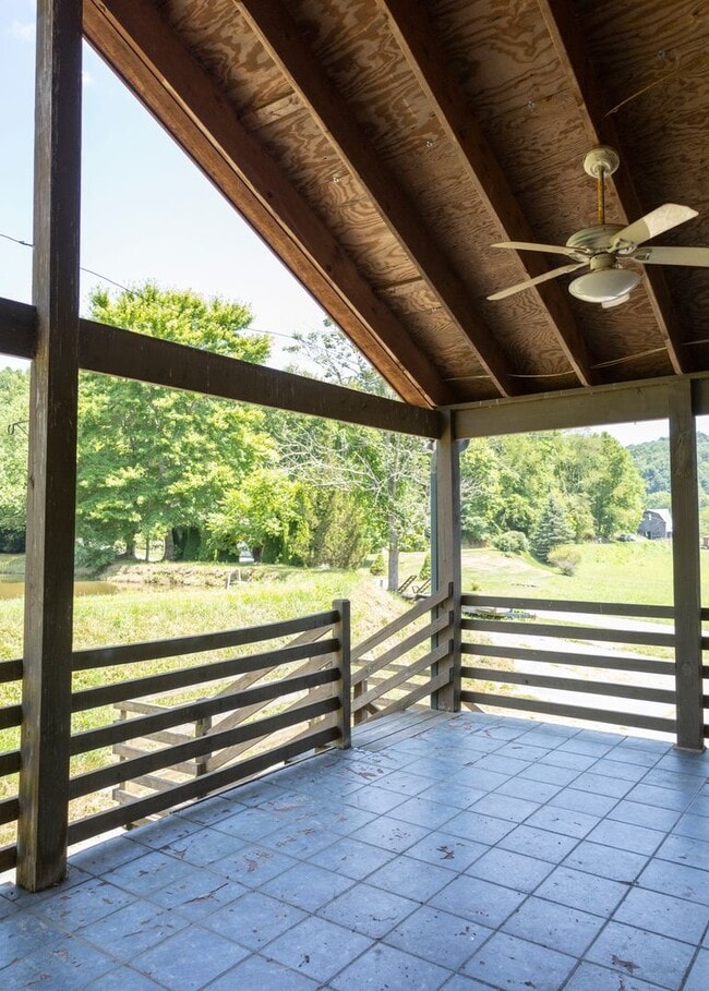 1434 US-321 in Sugar Grove, NC - Building Photo - Building Photo