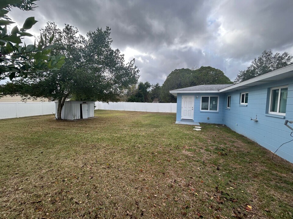 21570 SW Raintree St in Dunnellon, FL - Building Photo