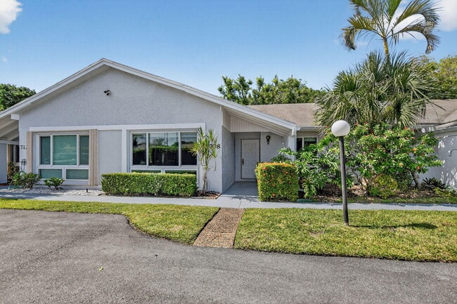 708 Lago Rd in Delray Beach, FL - Building Photo - Building Photo