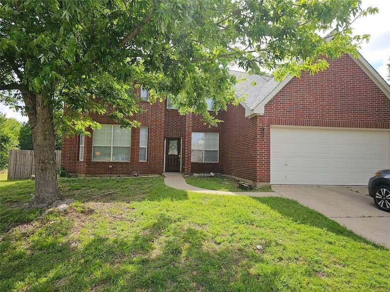 7023 Greenspoint Dr in Arlington, TX - Building Photo