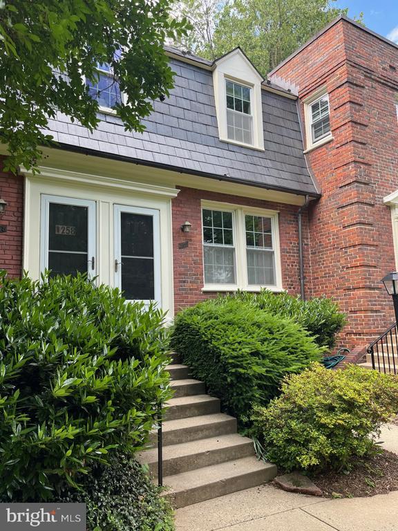 property at 1415 S Barton St