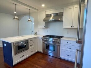 6 Parker Ave in Cohasset, MA - Building Photo - Building Photo