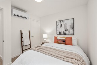 2349 NE 127th St in Seattle, WA - Foto de edificio - Building Photo