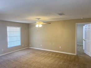 3716 N Elm St in Denton, TX - Foto de edificio - Building Photo