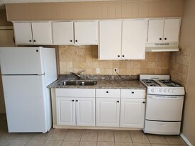 104 W North Loop Blvd in Austin, TX - Building Photo