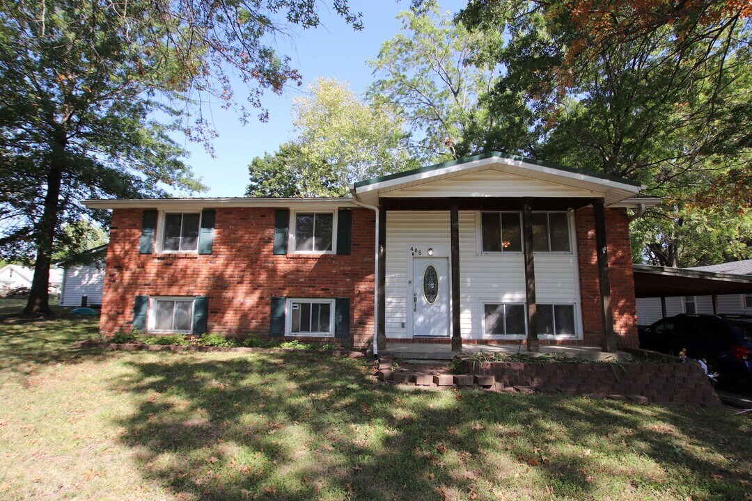 405 Hamilton St in Warrensburg, MO - Building Photo