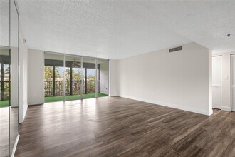 3940 Inverrary Blvd in Lauderhill, FL - Building Photo - Building Photo