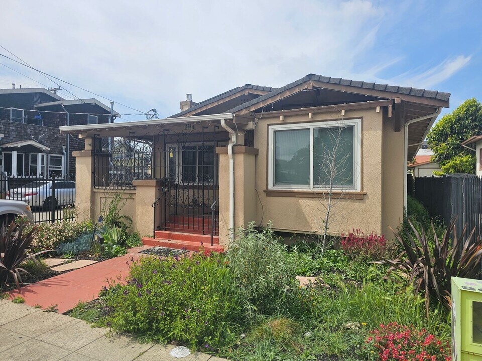 1469 33rd Ave in Oakland, CA - Building Photo