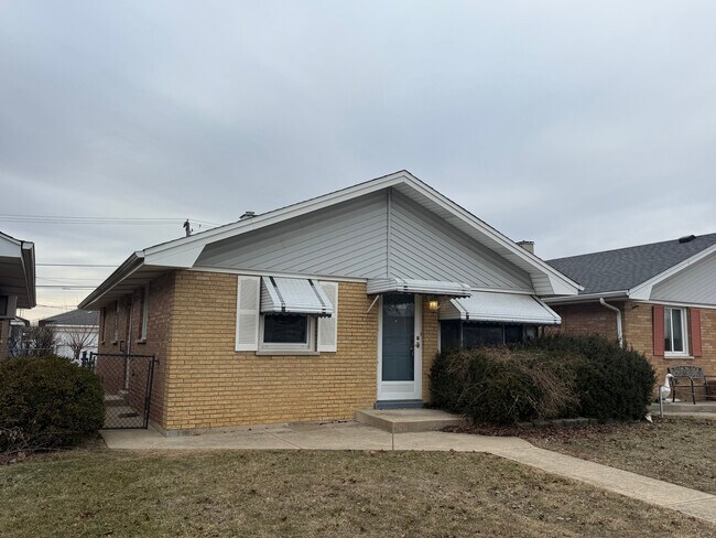 7616 S Lorel Ave in Burbank, IL - Building Photo - Building Photo
