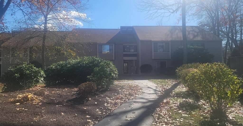 5 Thayer Pond Dr in Oxford, MA - Building Photo