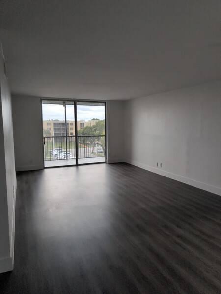 2740 Somerset Dr in Lauderdale Lakes, FL - Building Photo - Building Photo