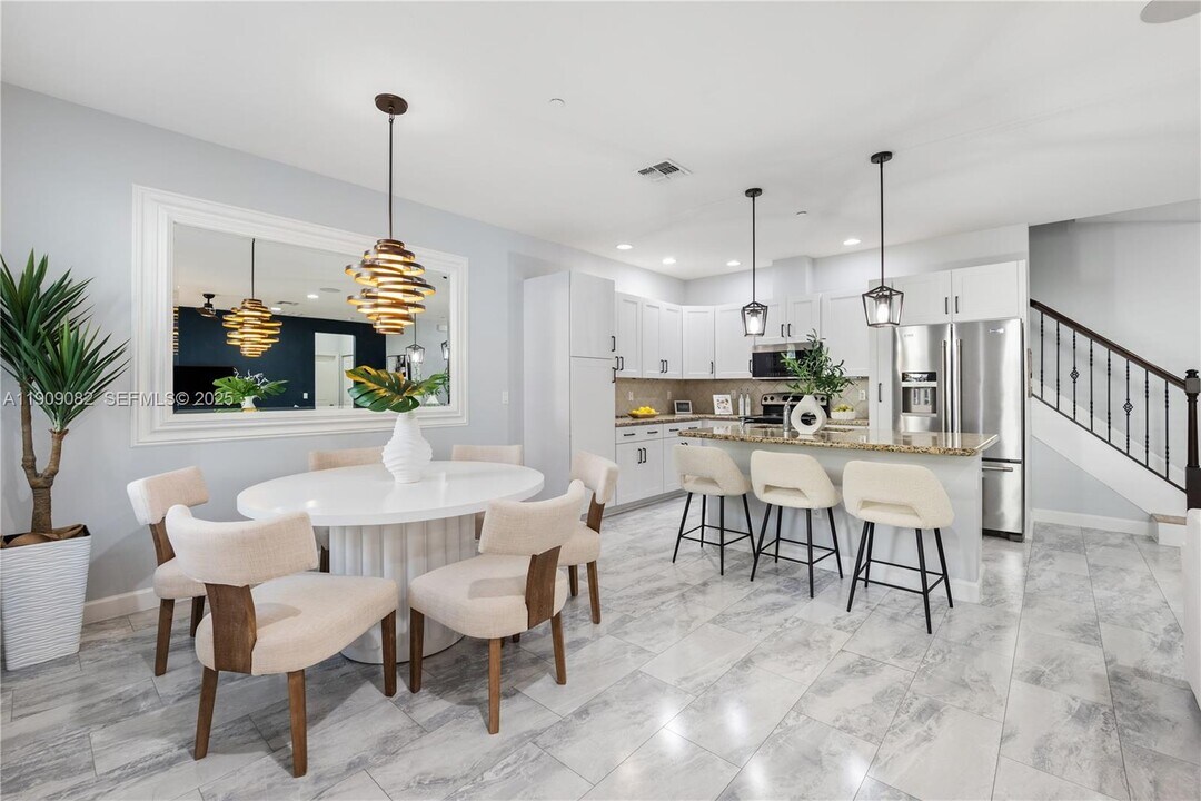 4184 Cascada Cir in Hollywood, FL - Building Photo