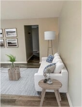 628 Wooddale Terrace in Greenwood, IN - Foto de edificio - Building Photo