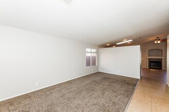 932 Clubview Dr in Henderson, NV - Building Photo - Building Photo