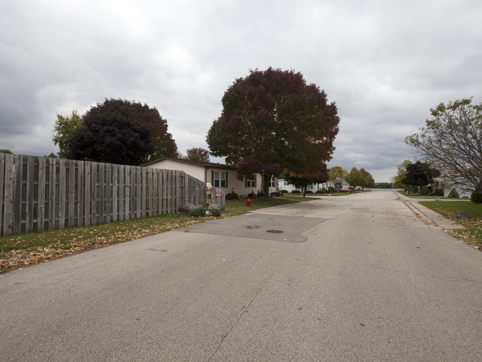 Prairie Lake Estates in Kenosha, WI - Building Photo