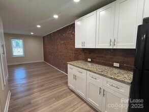 19612 Oak St, Unit 6 in Cornelius, NC - Building Photo - Building Photo