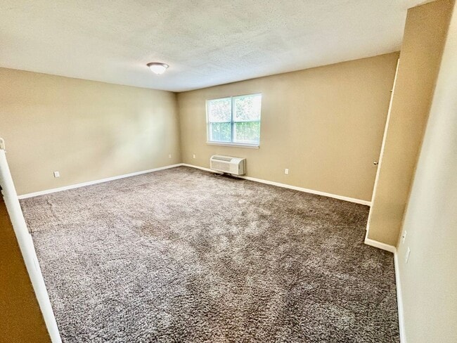 200 N Hill-N-Dale St in Danville, KY - Building Photo - Building Photo