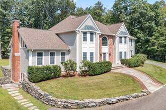 2 Landmark Dr in Bridgewater, CT - Foto de edificio - Building Photo