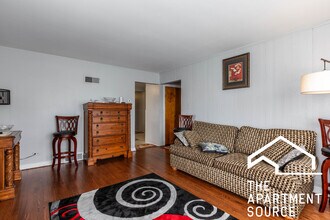 9056 Lamon Ave, Unit 2S in Skokie, IL - Building Photo - Building Photo