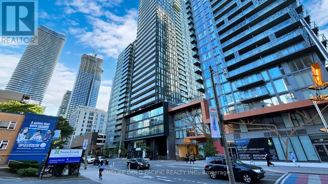 28-1528 Wellesley St E in Toronto, ON - Building Photo - Building Photo