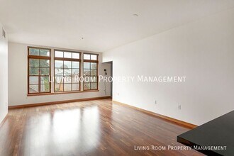 2335 NW Raleigh St-Unit -Unit 331 in Portland, OR - Building Photo - Building Photo