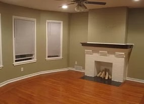 68 Eastwood Plz, Unit Lower