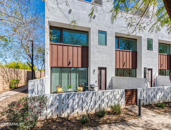 property at 540 W Mariposa St