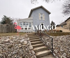 214 W Main St in West Carrollton, OH - Building Photo