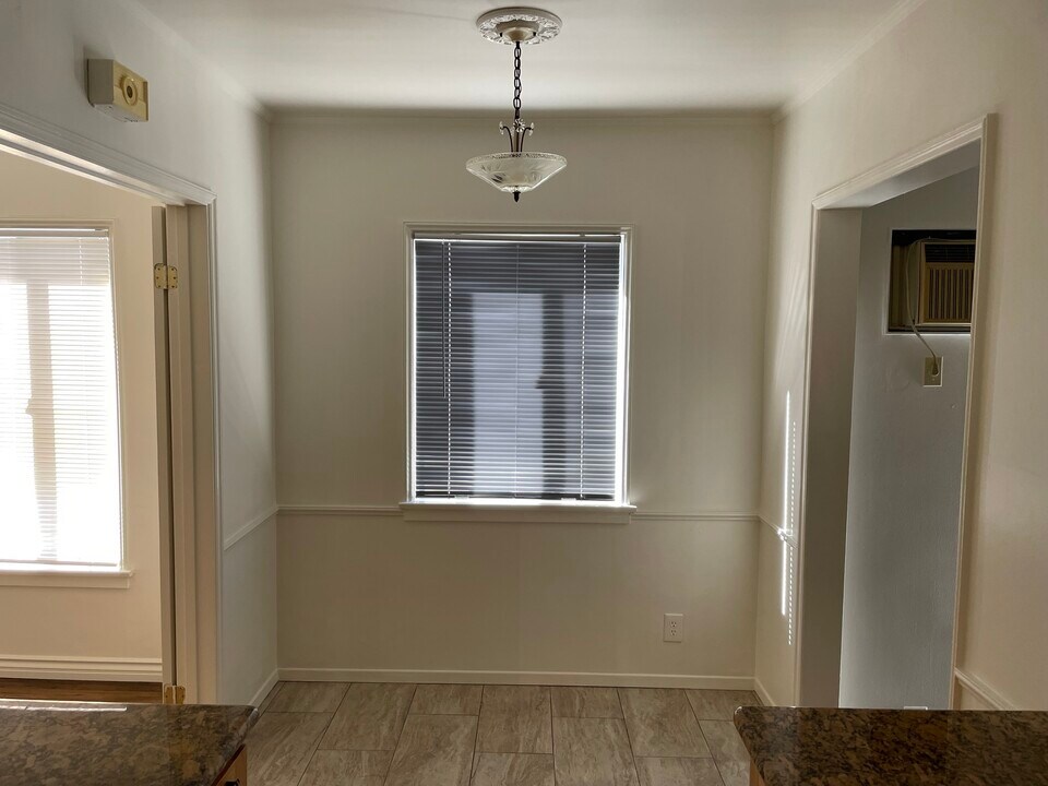 1023 E Spazier Ave in Burbank, CA - Building Photo