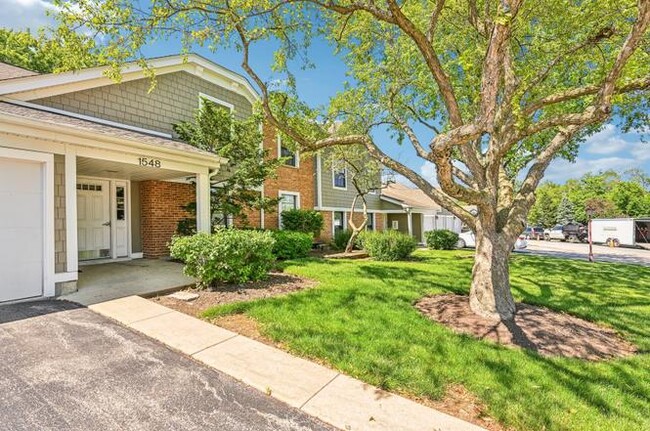 1548 7 Pines Rd, Unit A2 in Schaumburg, IL - Building Photo - Building Photo