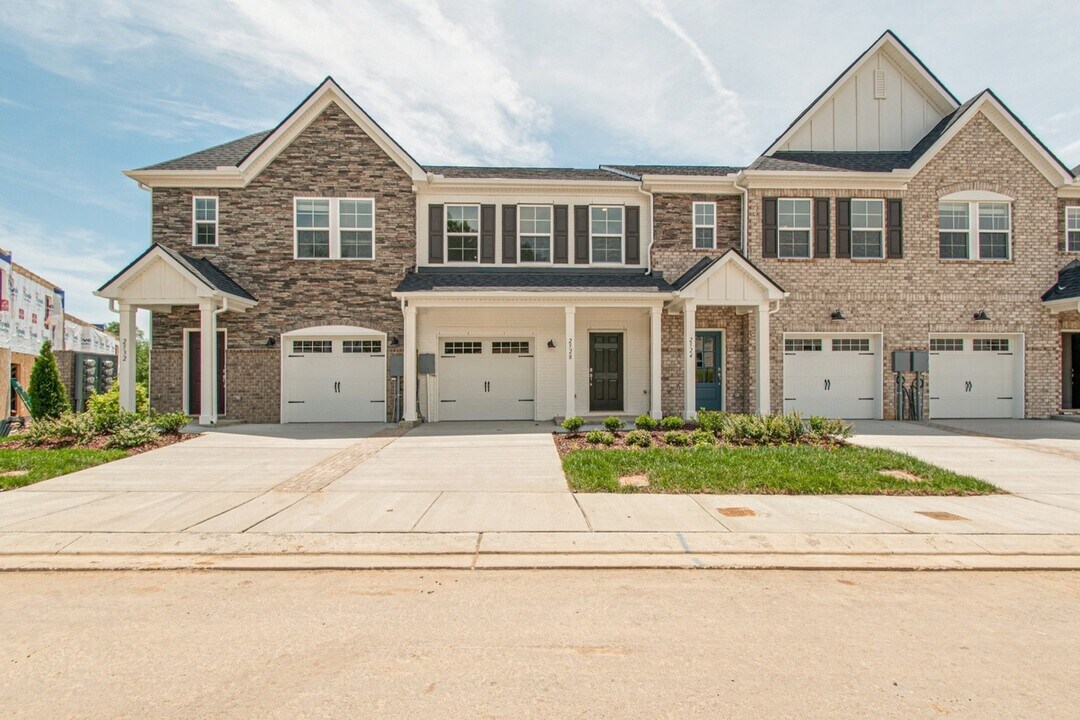 316 Victoria Dr in Lebanon, TN - Foto de edificio