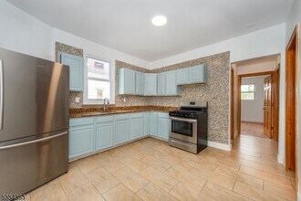 26 Prescott Ave-Unit -2 in Clifton, NJ - Foto de edificio - Building Photo