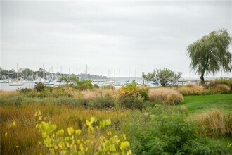 126 Riverside Dr in East Providence, RI - Building Photo - Building Photo