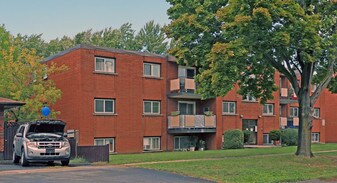 565 Ontario St in St Catharines, ON - Building Photo