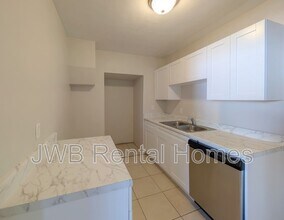 5517 Lakewood Cir E in Jacksonville, FL - Building Photo - Building Photo